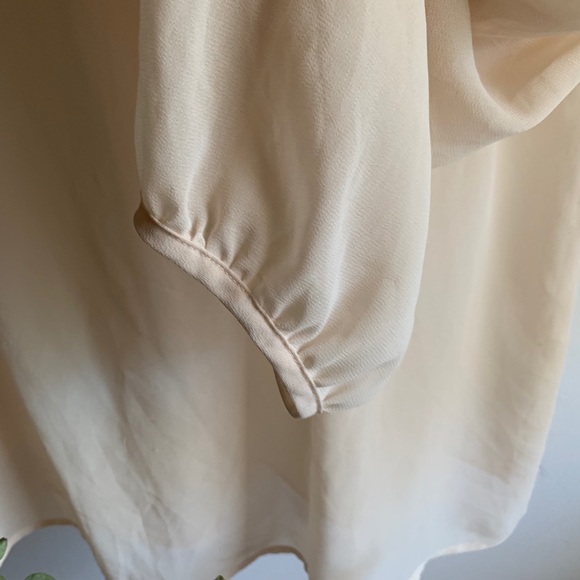 Forever21 Cream Silky blouse - Picture 4 of 4